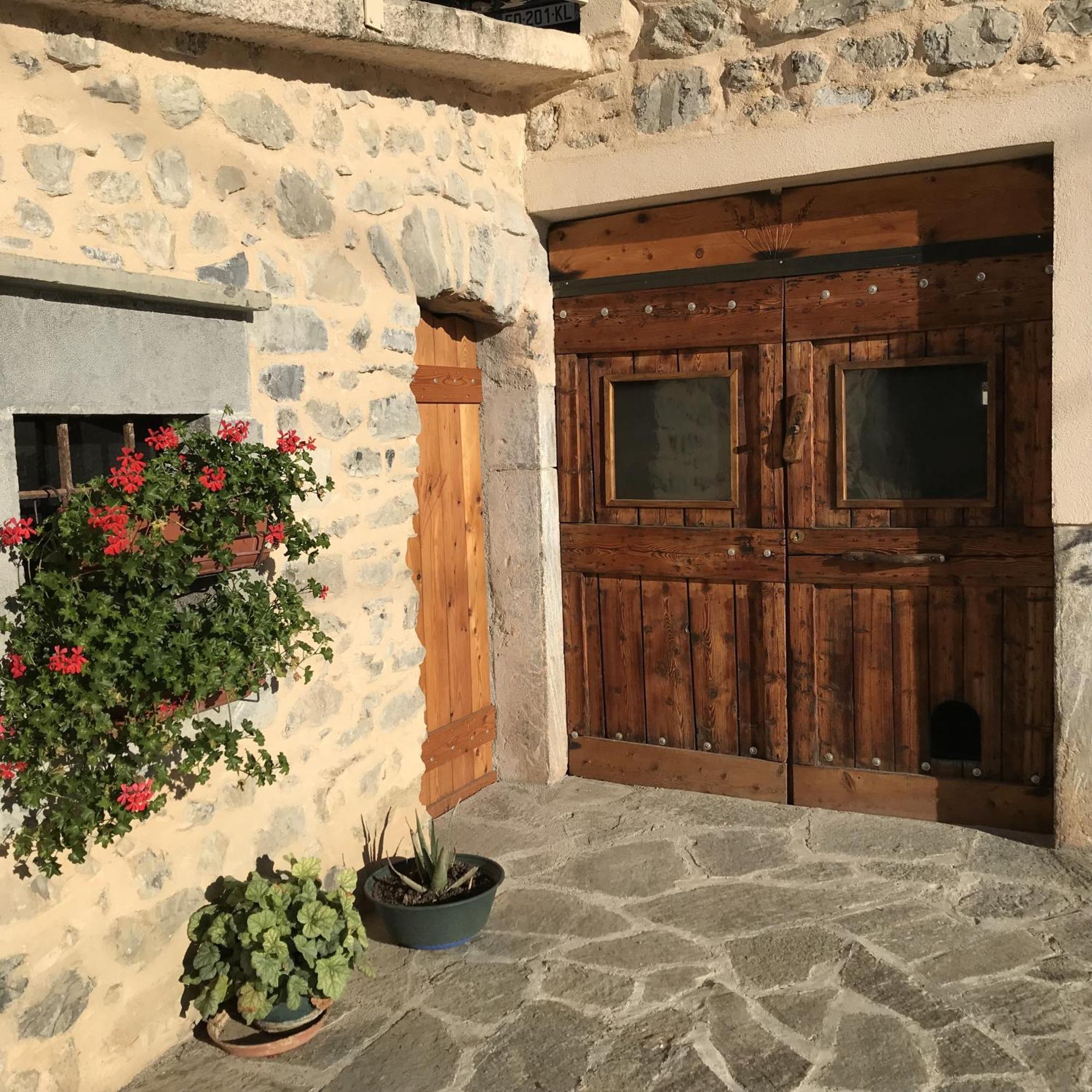 Le Rocher Des Ducs, Vue Sur Montagne, Abris Voitures Et Motos Le Glaizil 外观 照片