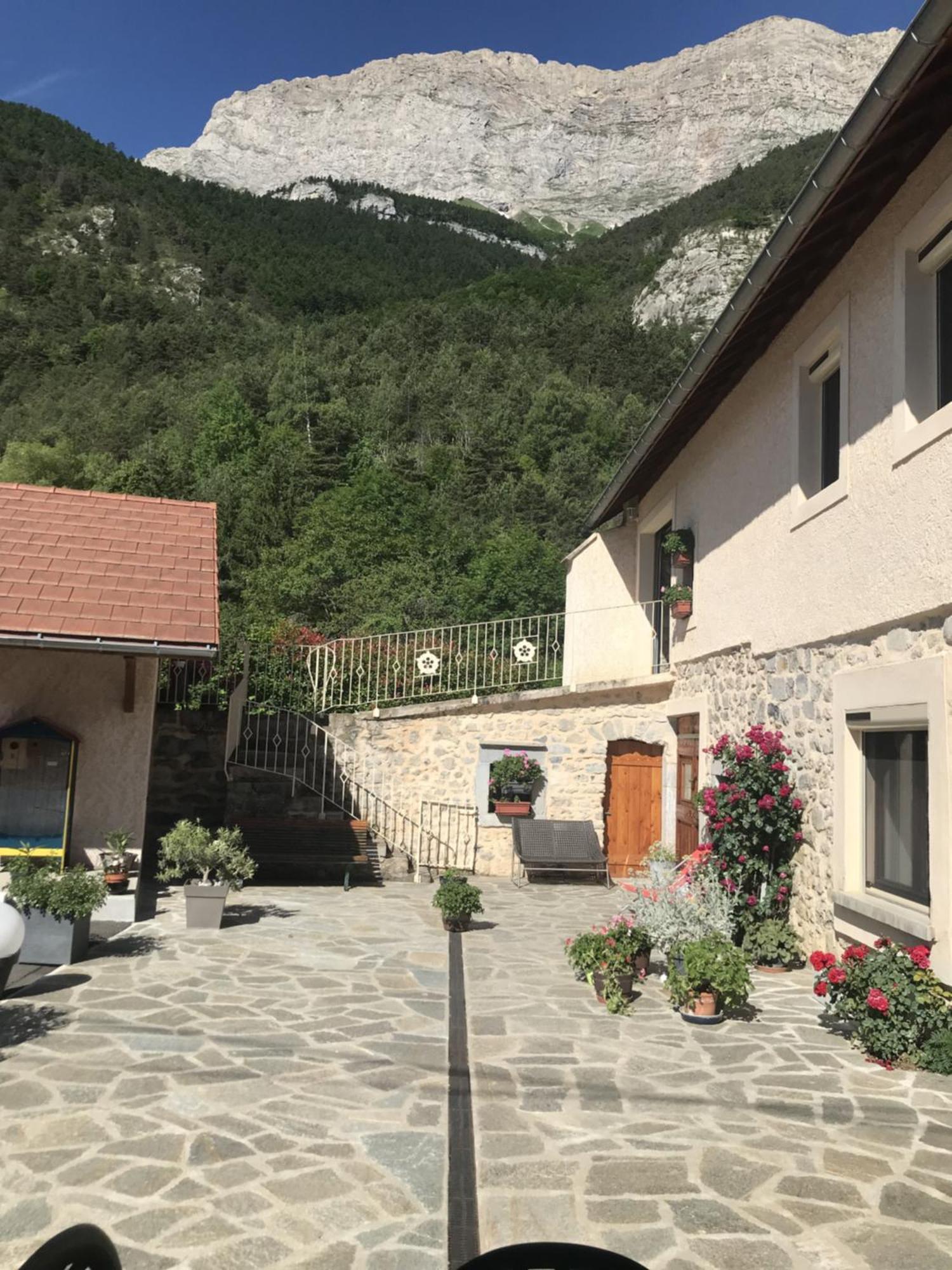 Le Rocher Des Ducs, Vue Sur Montagne, Abris Voitures Et Motos Le Glaizil 外观 照片
