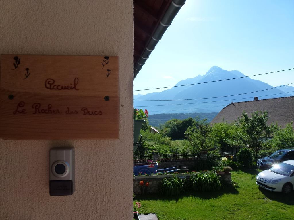 Le Rocher Des Ducs, Vue Sur Montagne, Abris Voitures Et Motos Le Glaizil 外观 照片