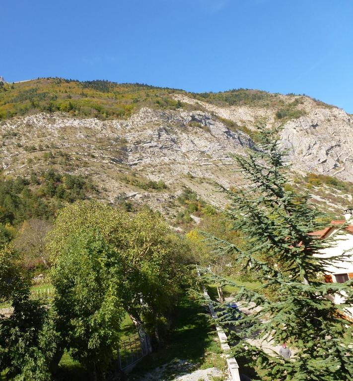 Le Rocher Des Ducs, Vue Sur Montagne, Abris Voitures Et Motos Le Glaizil 外观 照片